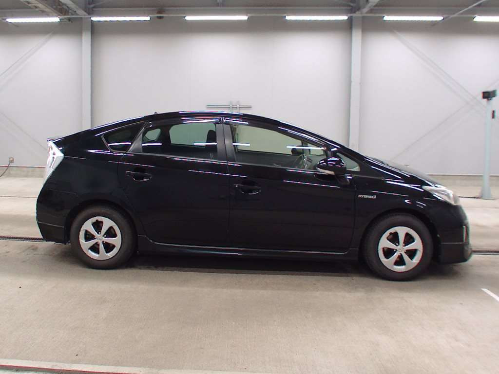 2013 Toyota Prius ZVW30[2]