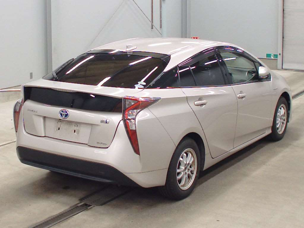 2017 Toyota Prius ZVW55[1]