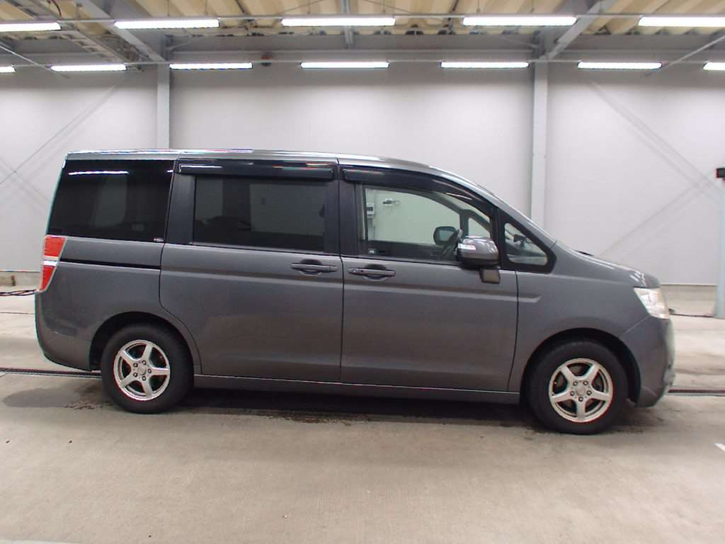 2010 Honda Step WGN RK2[2]