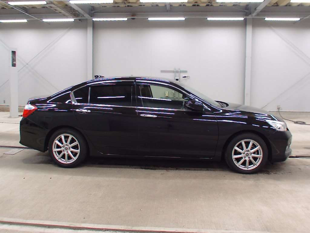 2013 Honda Accord Hybrid CR6[2]