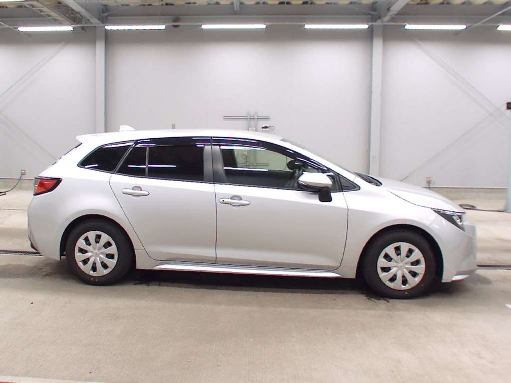 2021 Toyota Corolla Touring Wagon ZWE214W[2]