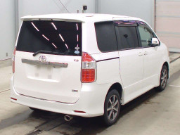 2010 Toyota Noah