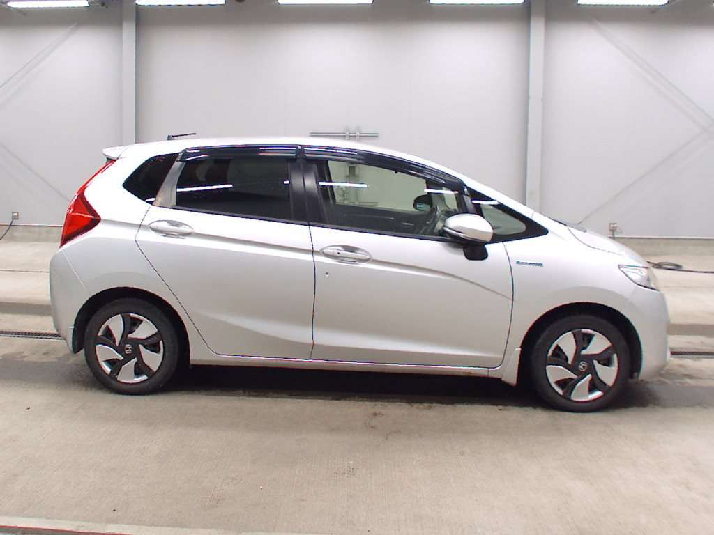 2013 Honda Fit Hybrid GP5[2]