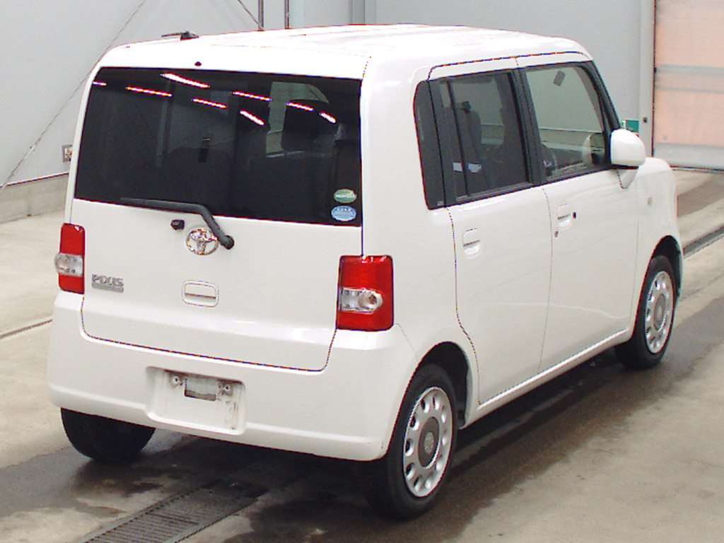 2016 Toyota Pixis Space L585A[1]