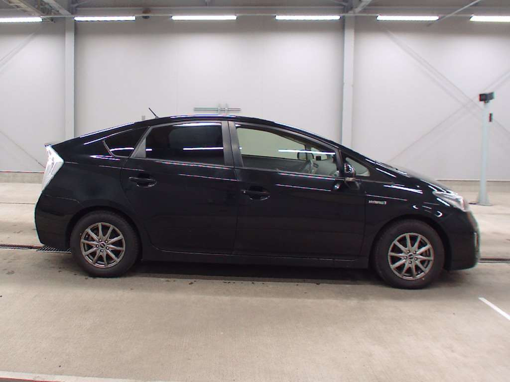 2014 Toyota Prius ZVW30[2]