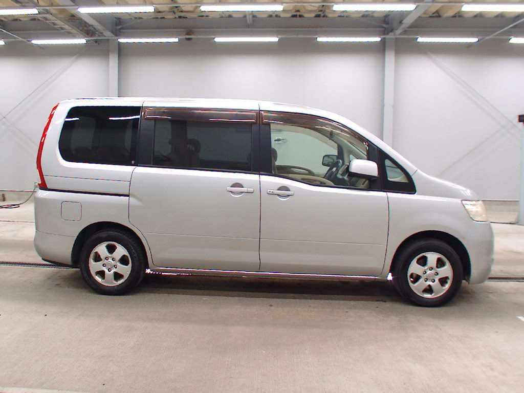 2005 Nissan Serena C25[2]