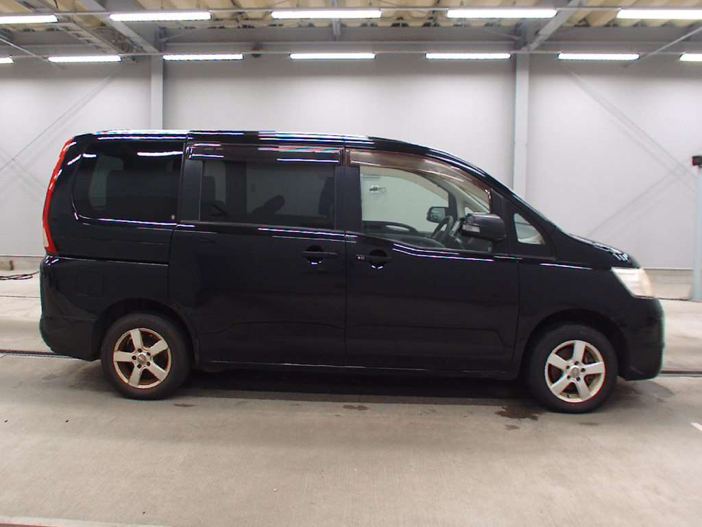 2010 Nissan Serena NC25[2]