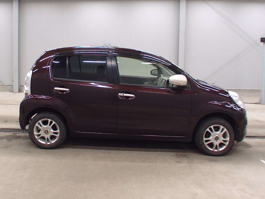 2013 Toyota Passo KGC35[2]