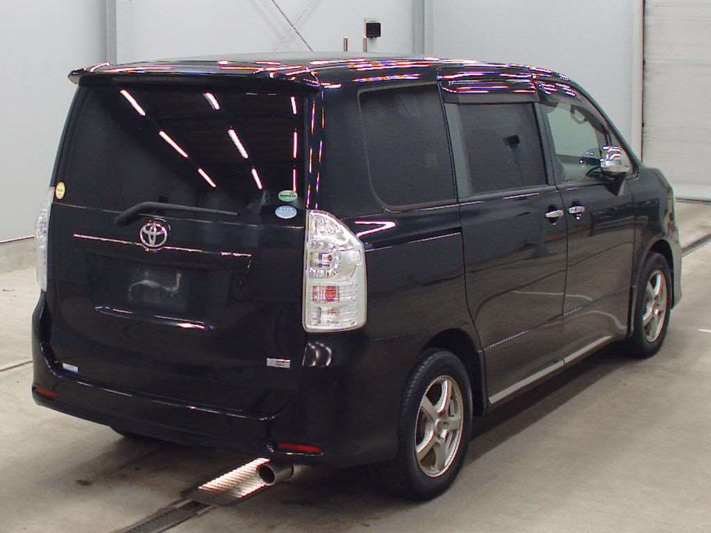 2012 Toyota Voxy ZRR75W[1]