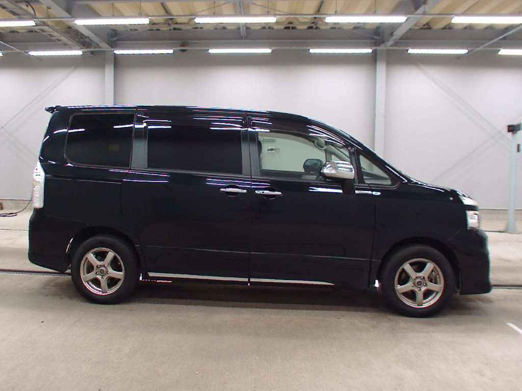 2012 Toyota Voxy ZRR75W[2]