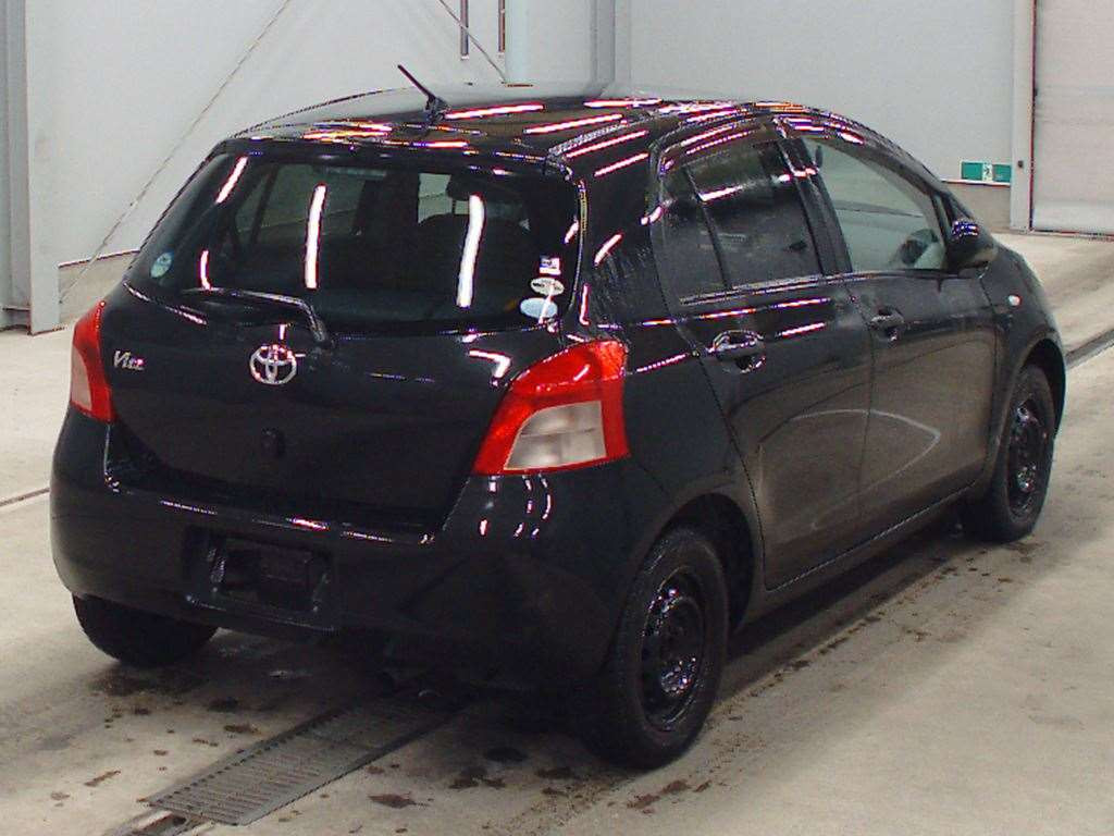 2007 Toyota Vitz SCP90[1]