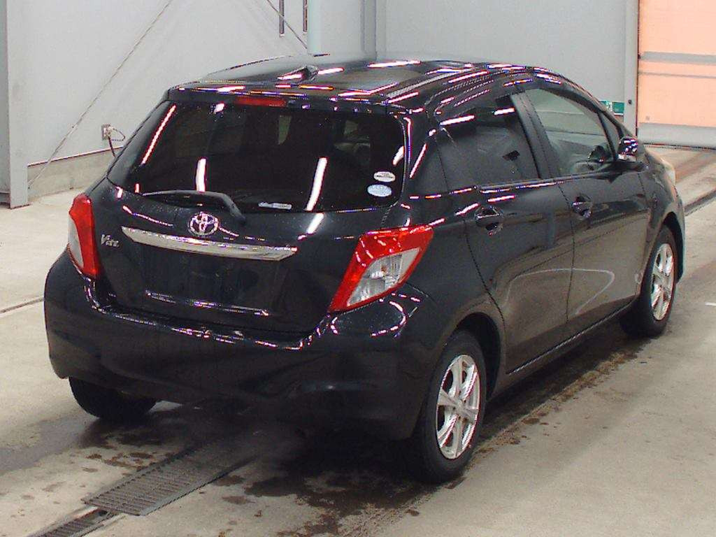 2011 Toyota Vitz NSP130[1]