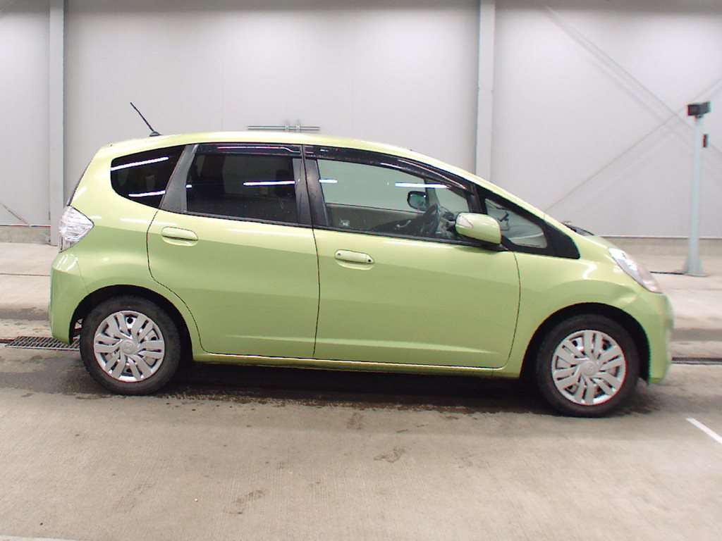 2011 Honda Fit Hybrid GP1[2]