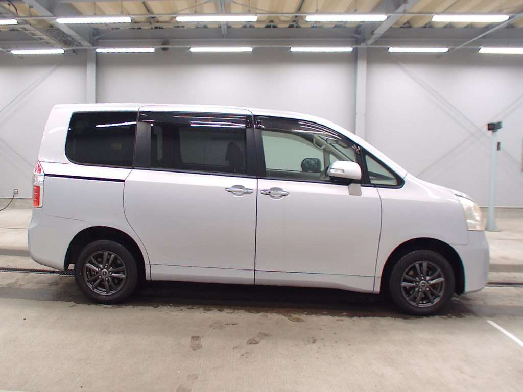 2009 Toyota Noah ZRR75G[2]