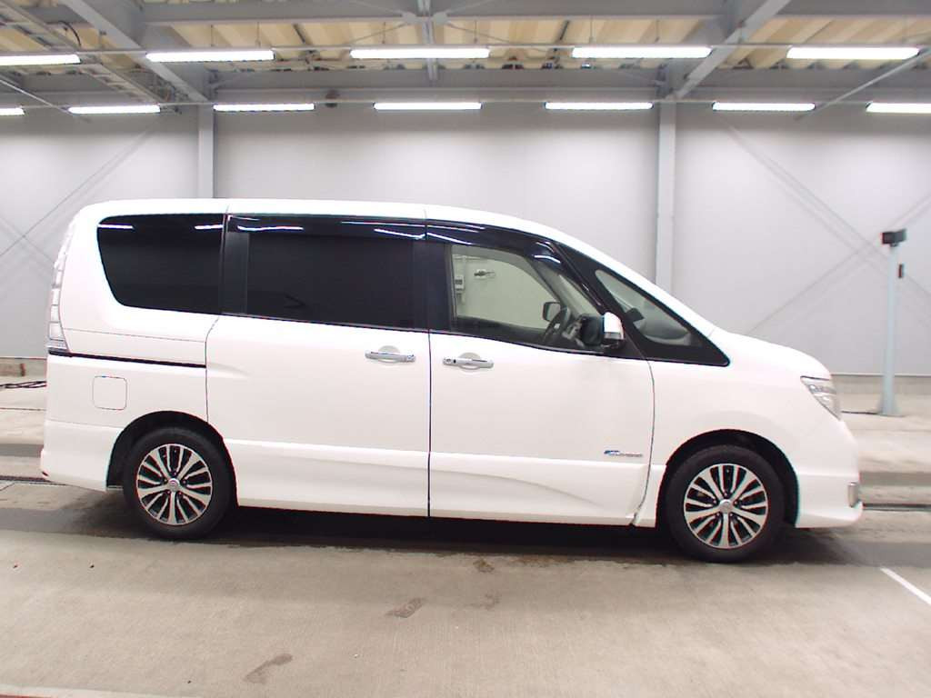 2014 Nissan Serena HFC26[2]