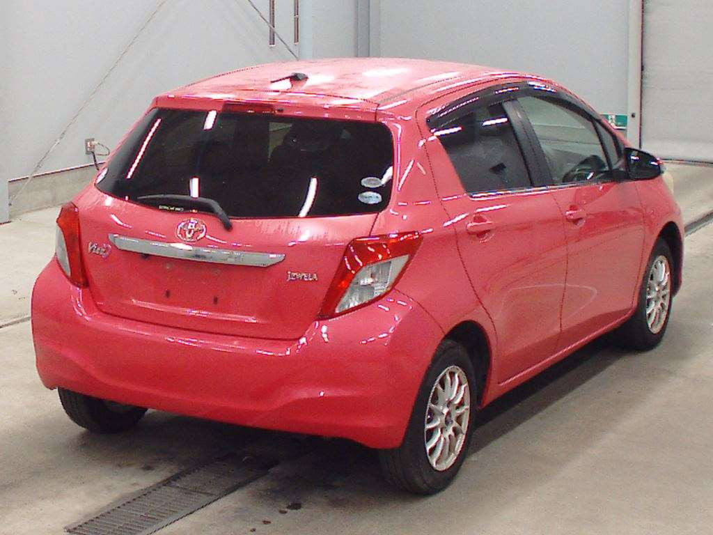 2011 Toyota Vitz KSP130[1]