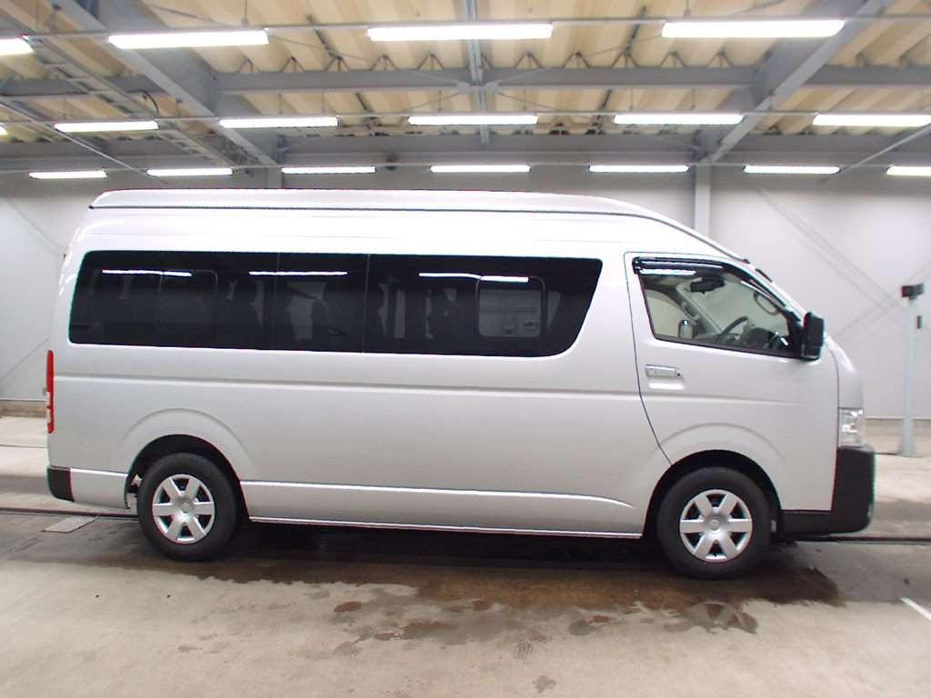 2024 Toyota Hiace Commuter GDH223B[2]