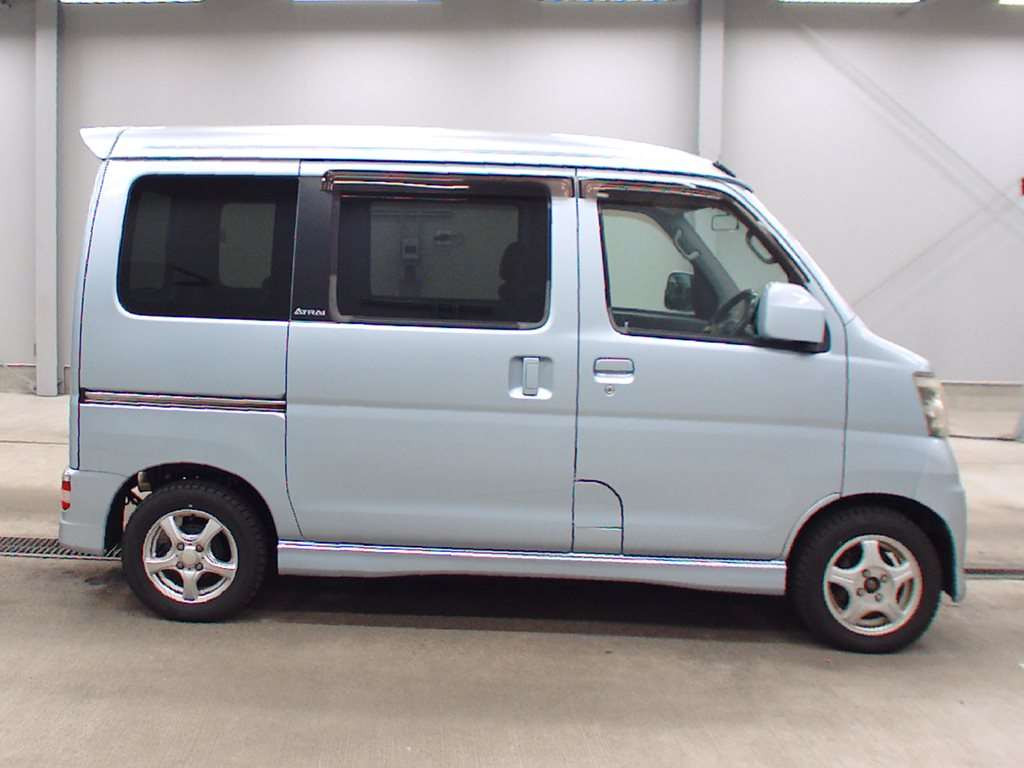 2006 Daihatsu Atrai Wagon S330G[2]