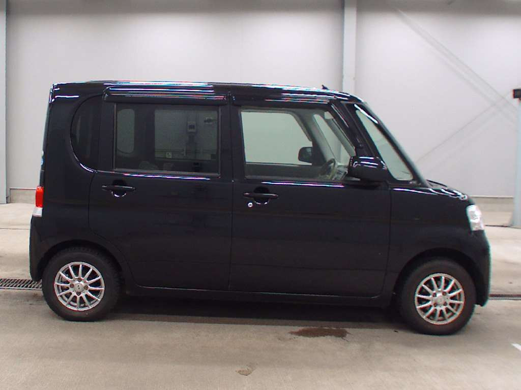 2010 Daihatsu Tanto L385S[2]