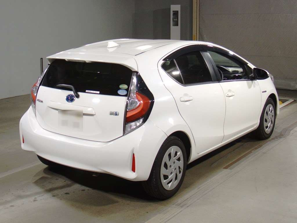 2017 Toyota Aqua NHP10[1]