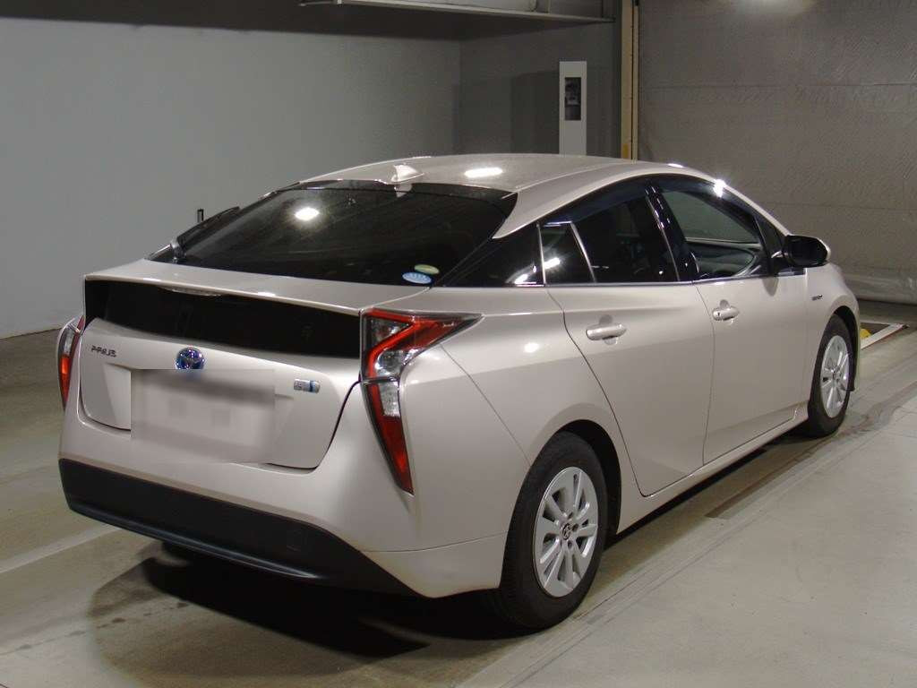 2016 Toyota Prius ZVW50[1]