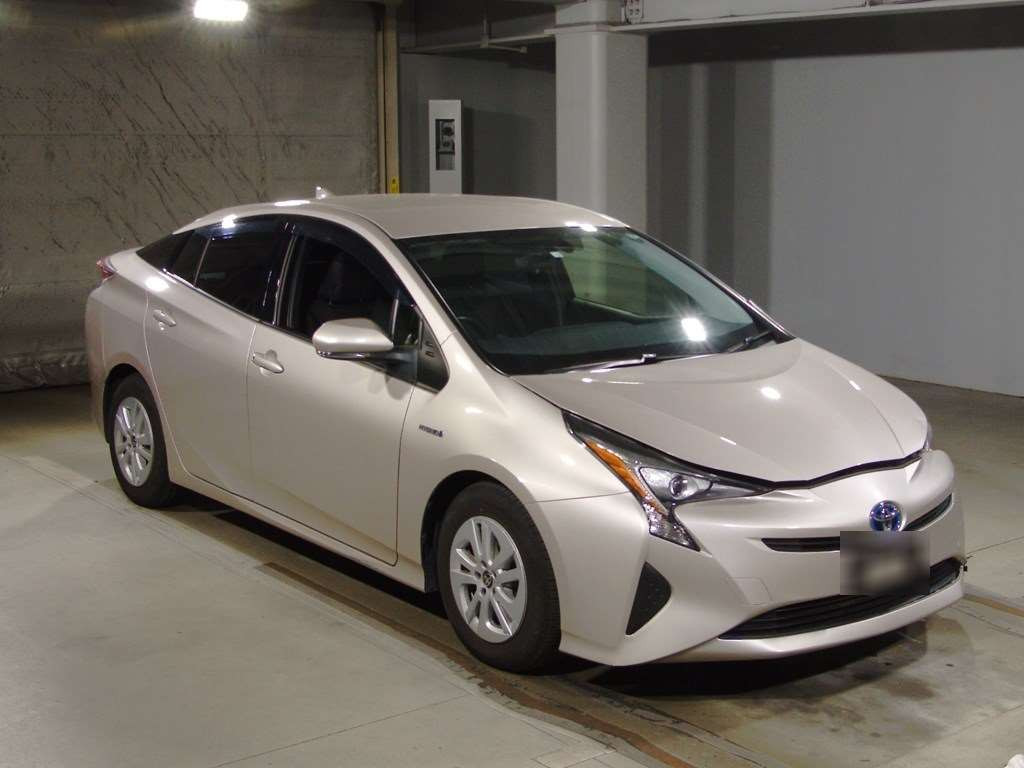 2016 Toyota Prius ZVW50[2]