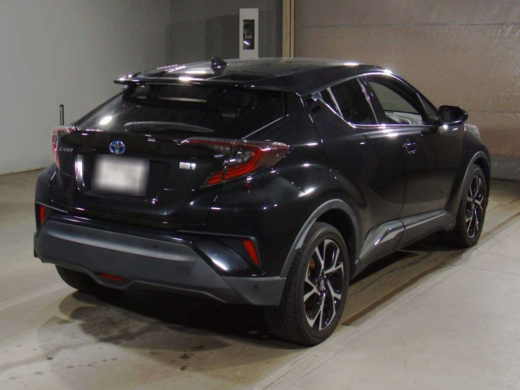 2017 Toyota C-HR ZYX10[1]