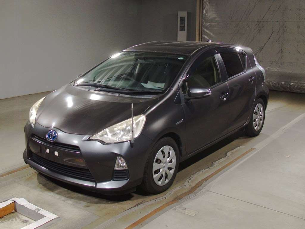 2013 Toyota Aqua NHP10[0]