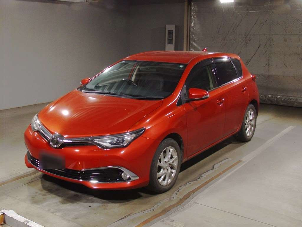 2015 Toyota Auris NZE181H[0]