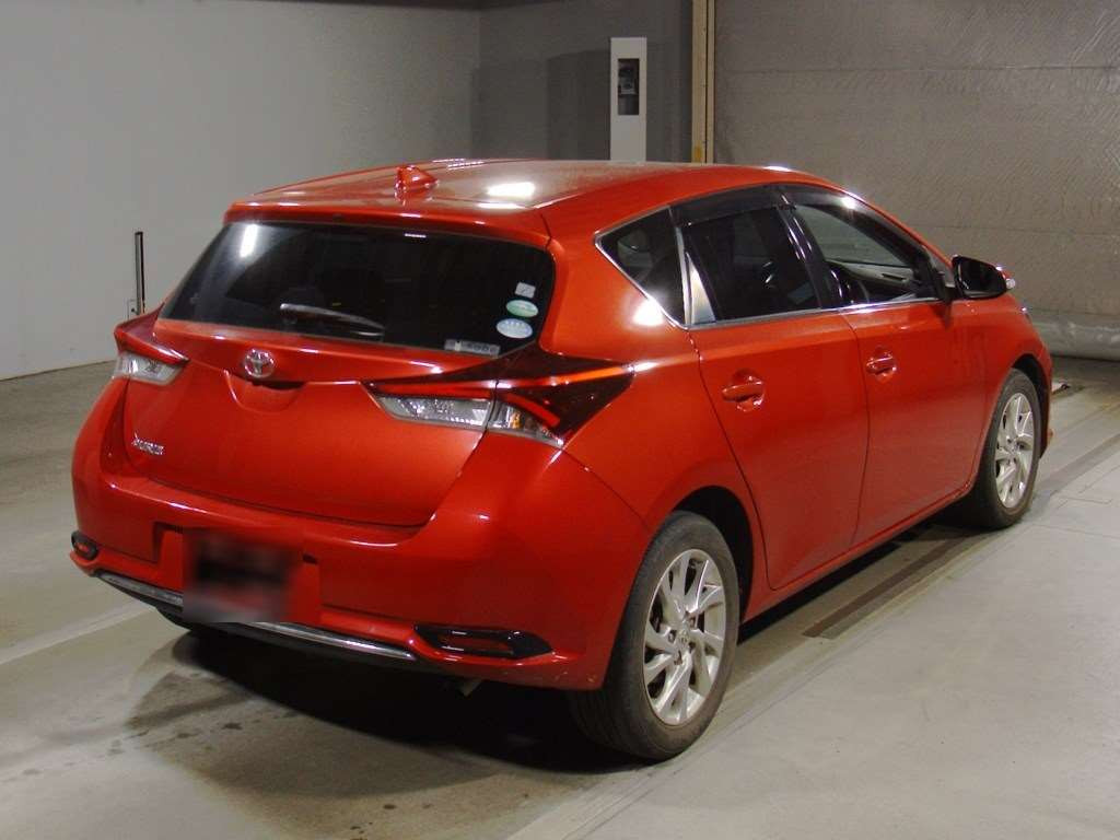 2015 Toyota Auris NZE181H[1]