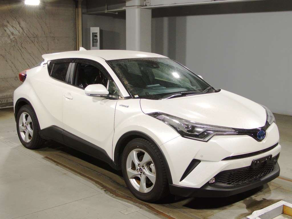 2019 Toyota C-HR ZYX10[2]