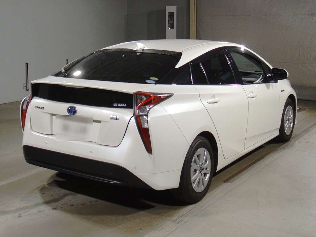 2017 Toyota Prius ZVW50[1]