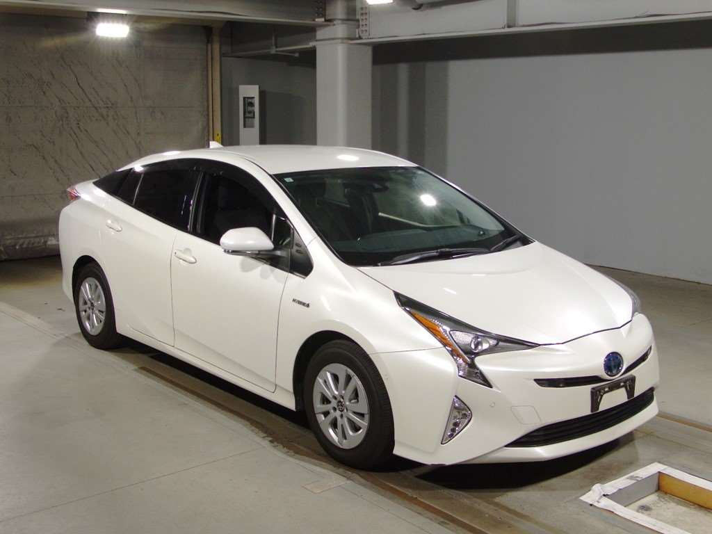 2017 Toyota Prius ZVW50[2]