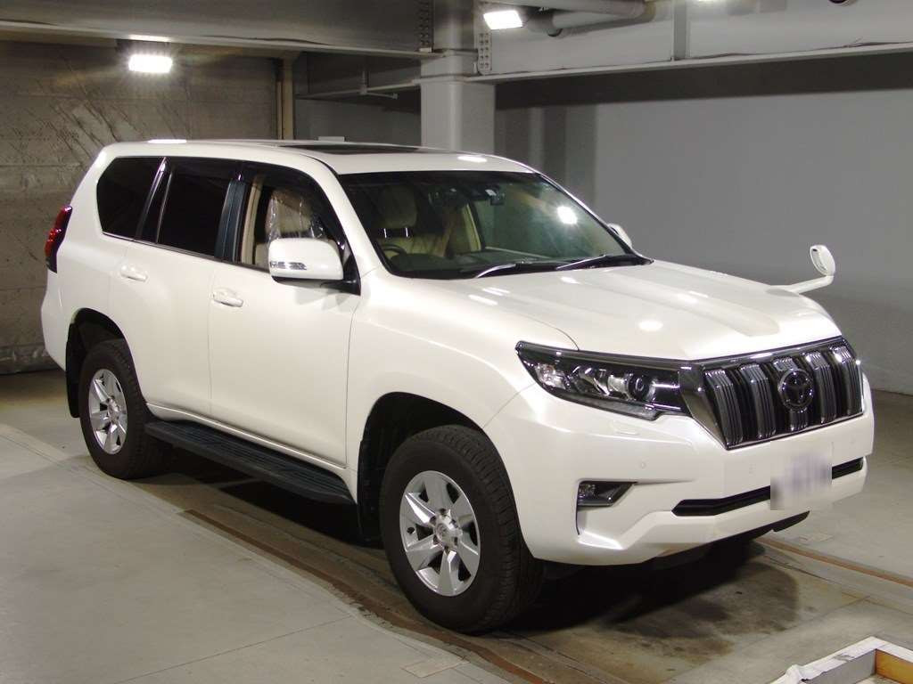 2022 Toyota Land Cruiser Prado TRJ150W[2]