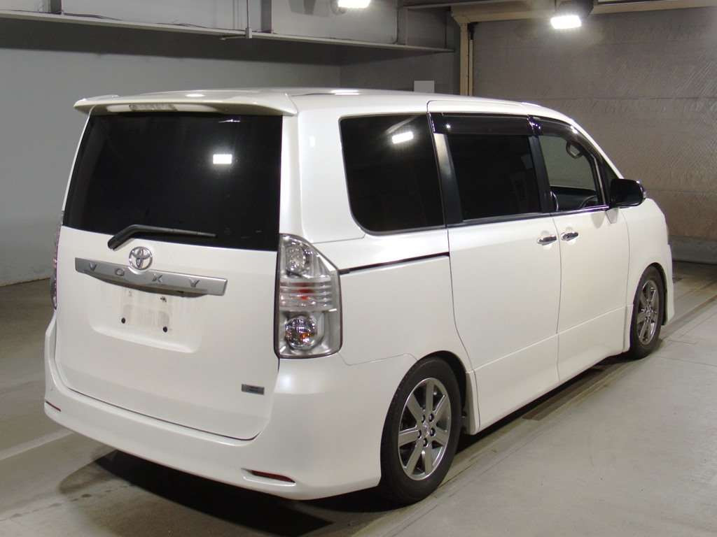 2009 Toyota Voxy ZRR70W[1]