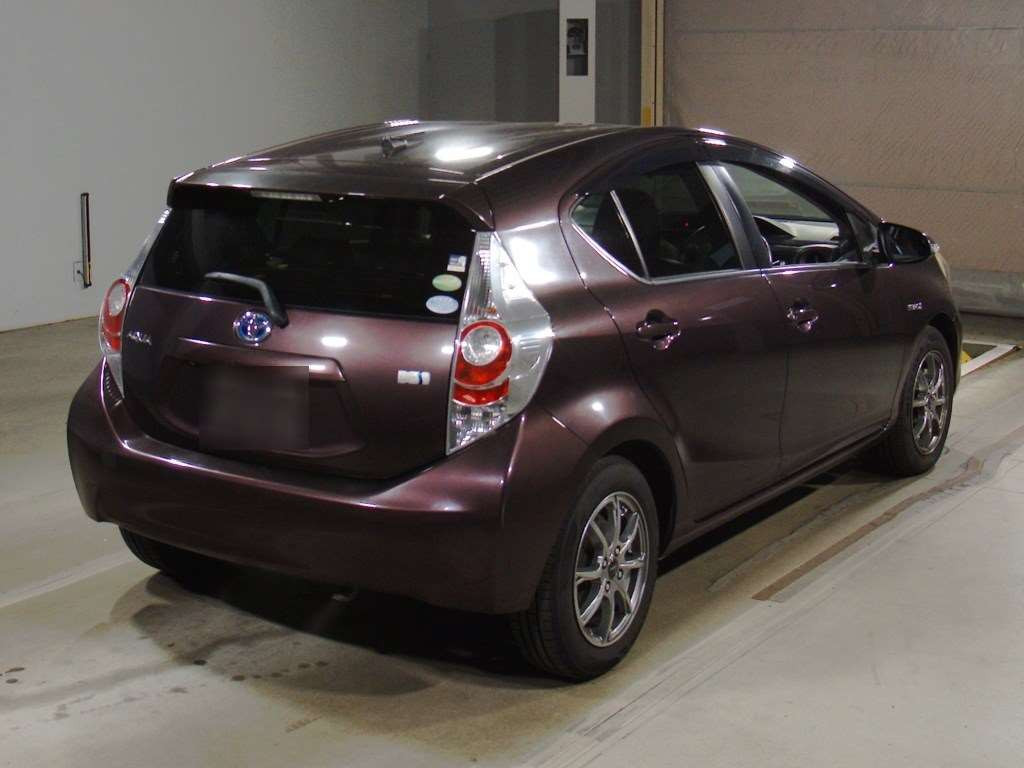 2014 Toyota Aqua NHP10[1]