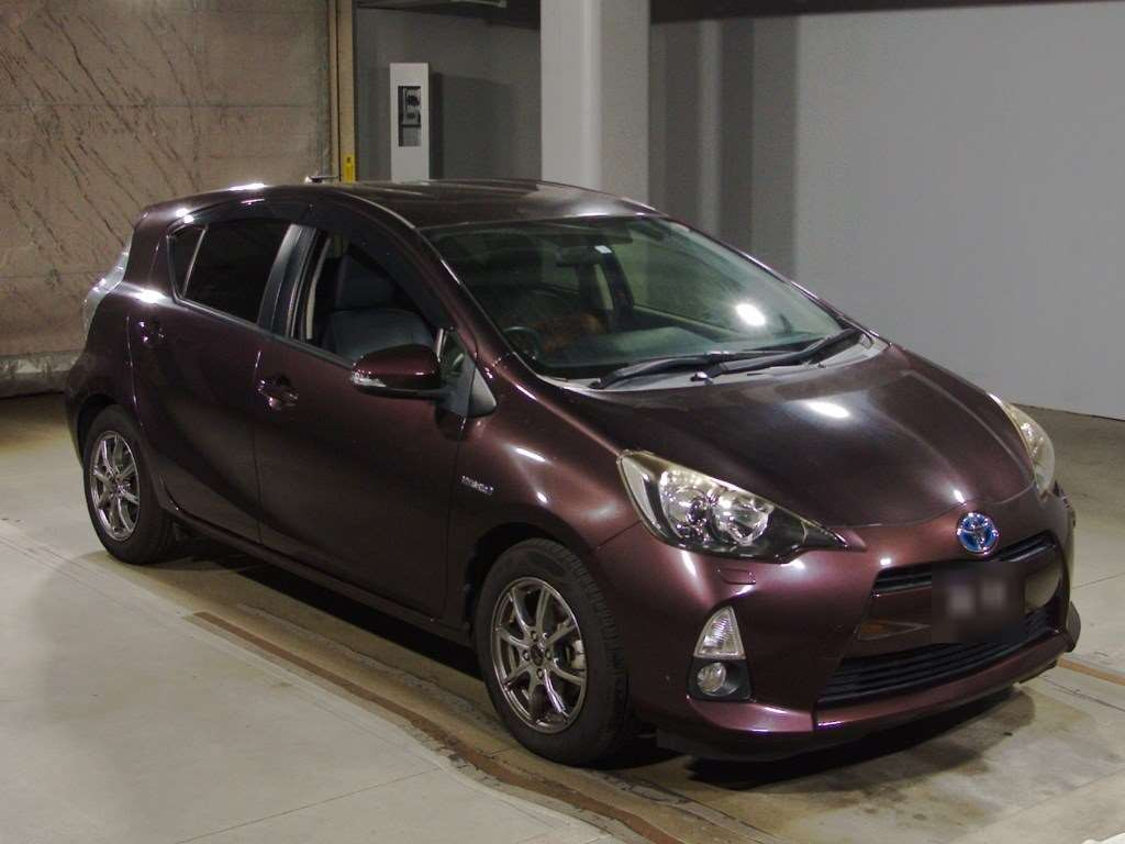 2014 Toyota Aqua NHP10[2]