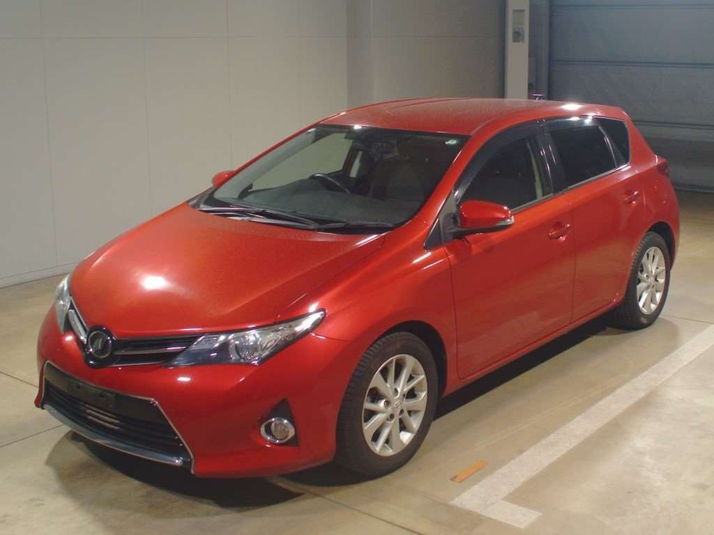 2014 Toyota Auris NZE181H[0]