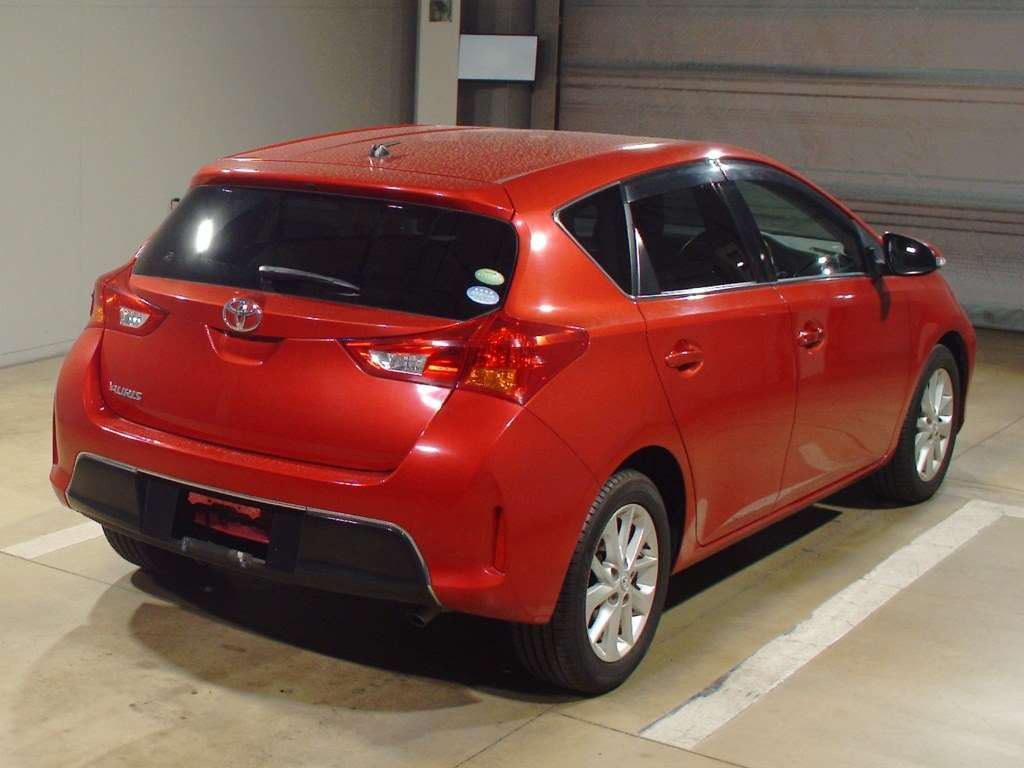 2014 Toyota Auris NZE181H[1]