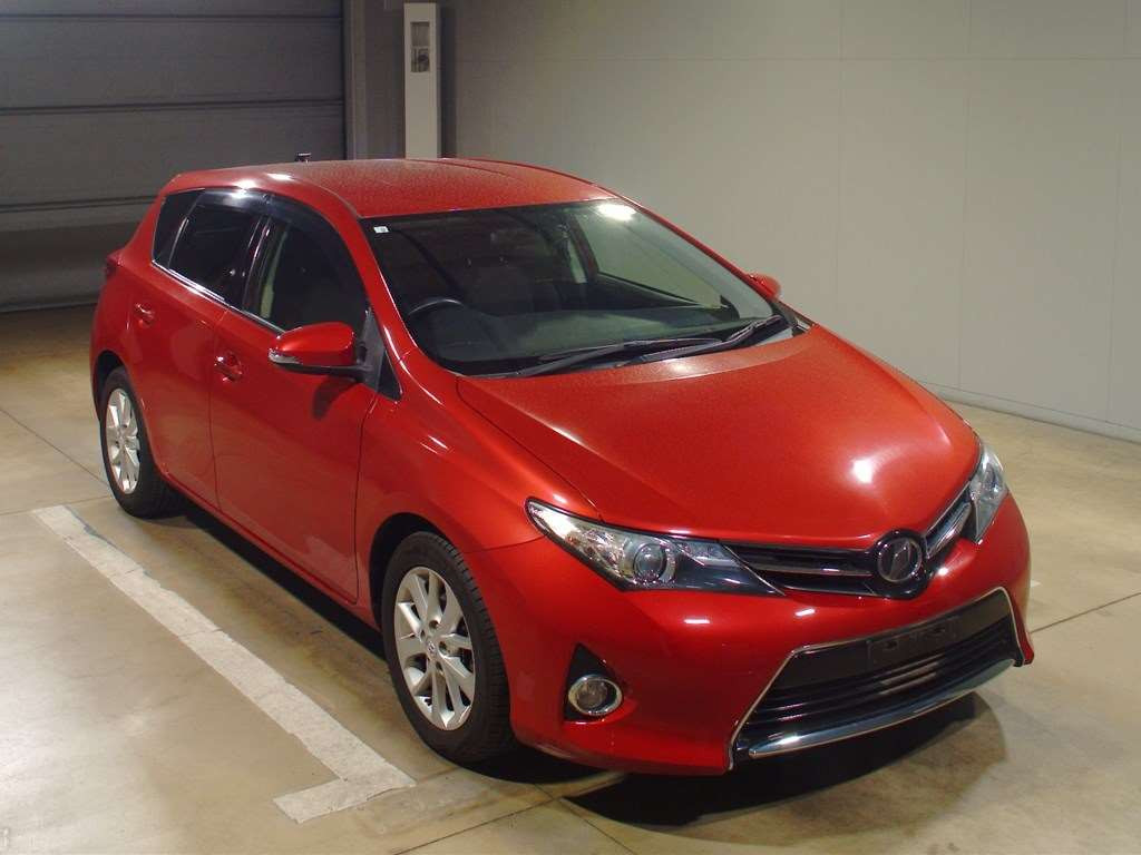 2014 Toyota Auris NZE181H[2]