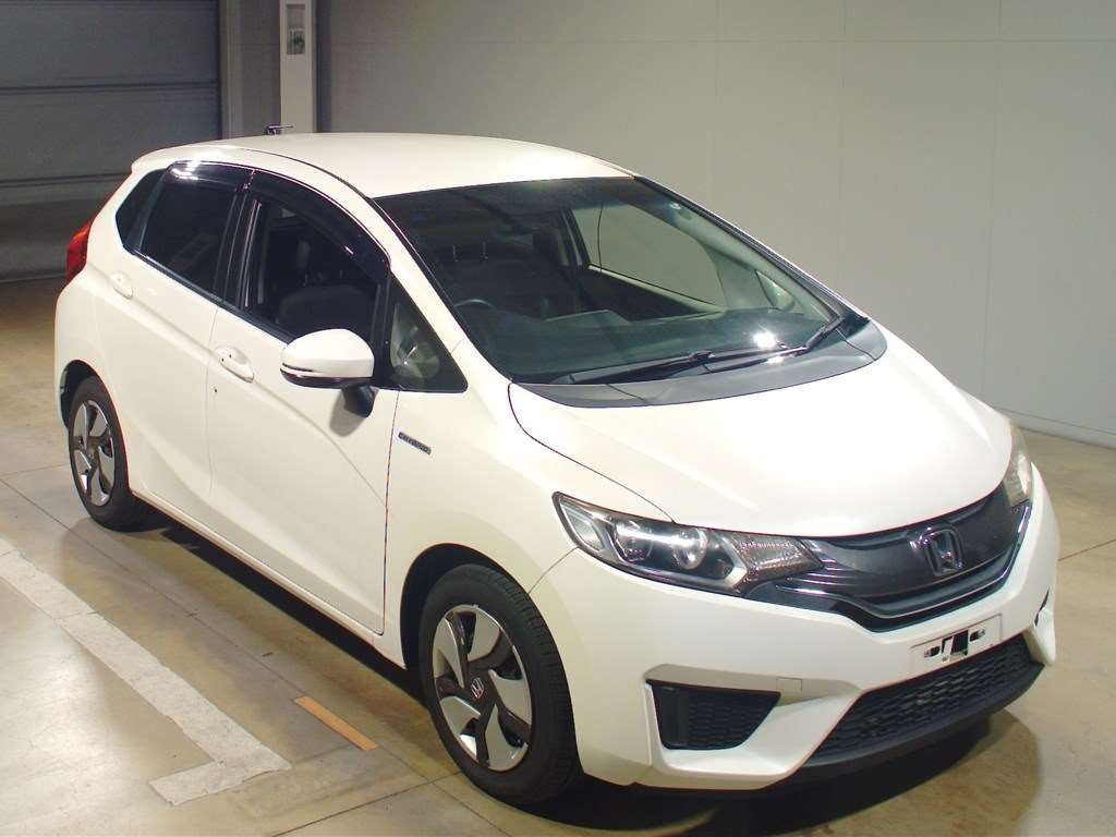 2015 Honda Fit Hybrid GP5[2]