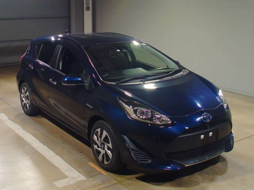 2020 Toyota Aqua NHP10[2]