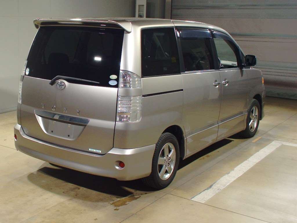 2005 Toyota Voxy AZR60G[1]