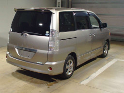 2005 Toyota Voxy