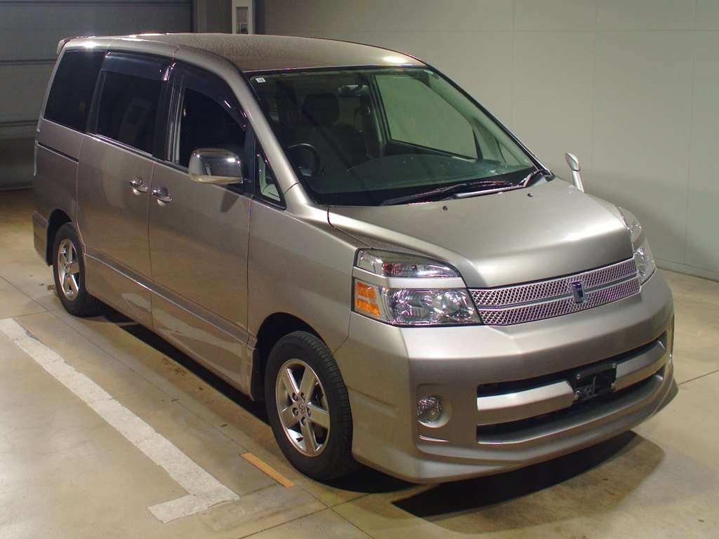 2005 Toyota Voxy AZR60G[2]