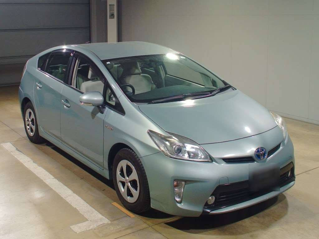 2013 Toyota Prius ZVW30[2]