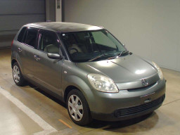 2004 Mazda Verisa