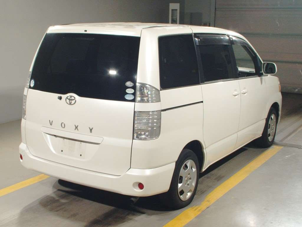 2006 Toyota Voxy AZR60G[1]