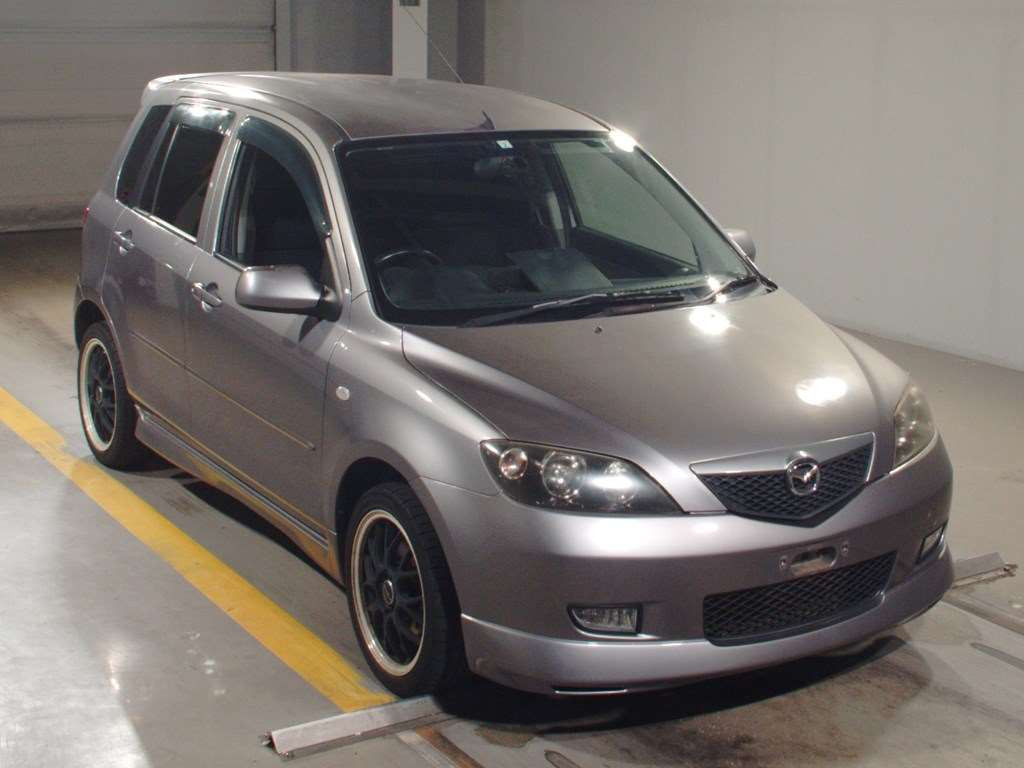 2005 Mazda Demio DY5W[2]