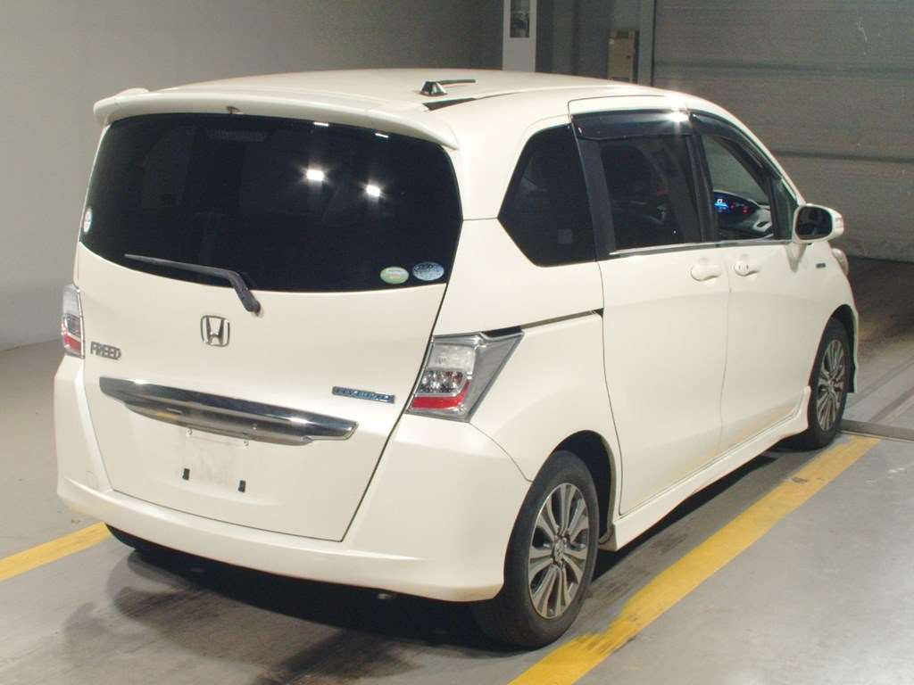 2011 Honda Freed hybrid GP3[1]